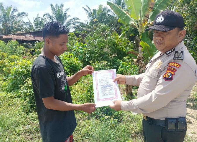 Menjelang Musim Panas Personil Piket Yanmas Polsubsektor Pelalawan Sosialisasi Karhutla